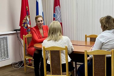С жителями Новотроицка встретилась депутат ЗС Екатерина Калегина